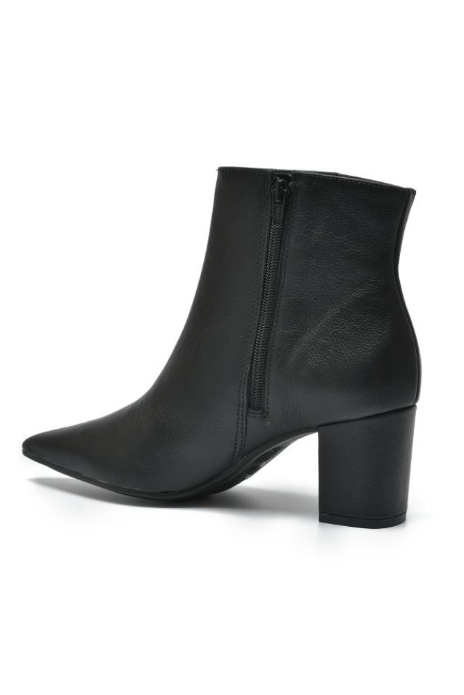 Bota-Via-Marte-Social-Feminina-Cano-Baixo-Em-Couro-236-003-01-Preto