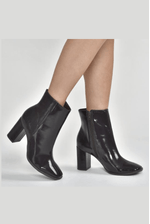 Bota-Via-Marte-Cano-Baixo-Feminina-Verniz-247-001-01-Preto