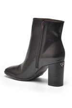 Bota-Via-Marte-Cano-Baixo-Feminina-Verniz-247-001-01-Preto