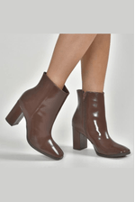 Bota-Via-Marte-Cano-Baixo-Feminina-Verniz-247-001-01-Marrom