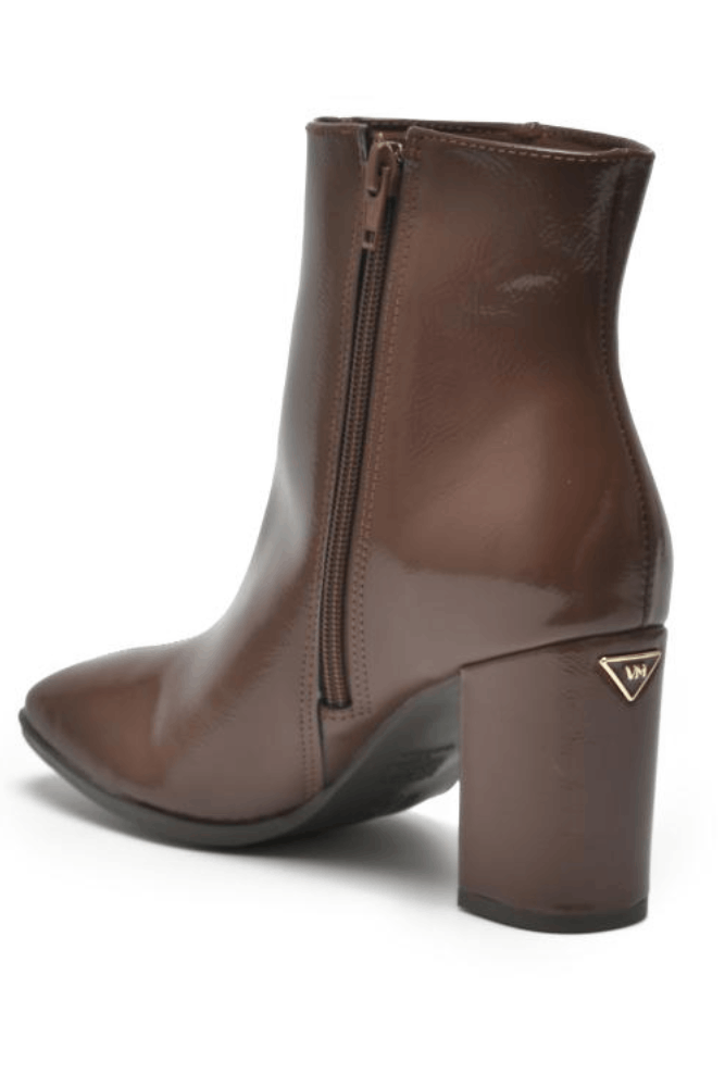 Bota-Via-Marte-Cano-Baixo-Feminina-Verniz-247-001-01-Marrom