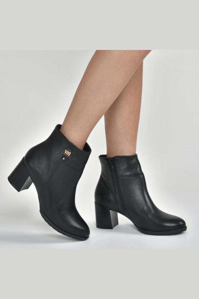 Bota-Via-Marte-Social-Feminina-Cano-Baixo-Em-Couro-241-006-01-Preto