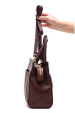 Bolsa-De-Mao-Linea-Bella-6016-Marrom