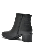 3340363-Bota-Via-Marte-Social-Feminina-Cano-Baixo-Em-Couro-066-010-01-Preto