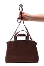 Bolsa-De-Mao-Beira-Rio-Com-Costuras-Diagonais-Decorativas-80043.1-Marrom