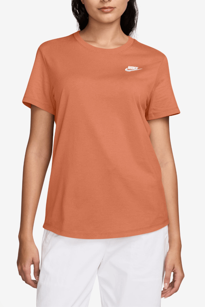 Camiseta Nike Sportswear Club Essentials Feminina Dx7902-828 Laranja