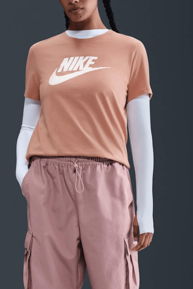 Camiseta Nike Sportswear Essentials Feminina Dx7906-688 Rosa