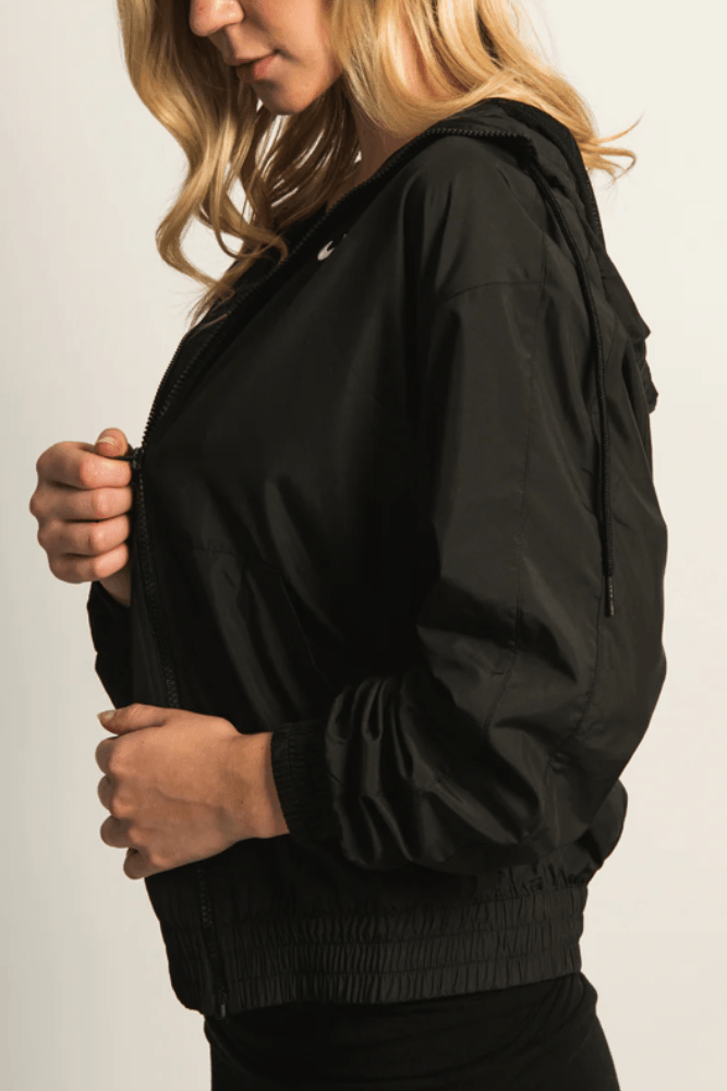 Jaqueta Nike Sportswear Essential Feminina Fv6298-010 Preto