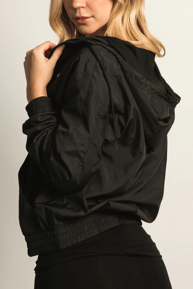 Jaqueta Nike Sportswear Essential Feminina Fv6298-010 Preto